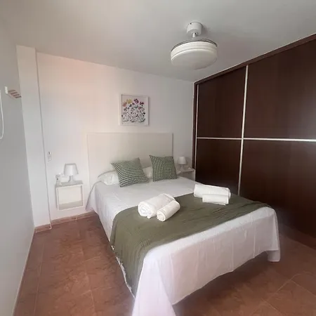 Lidia Planta 2, La Carihuela 1ª Linea Playa, Vistas Mar, Buhardilla 1 Dormitorio, 40 M2, 1-3 Huesped, Terraza, Wifi * Torremolinos
