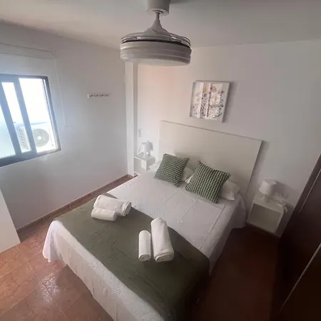Apartamento Lidia Planta 2, La Carihuela 1ª Linea Playa, Vistas Mar, Buhardilla 1 Dormitorio, 40 M2, 1-3 Huesped, Terraza, Wifi *