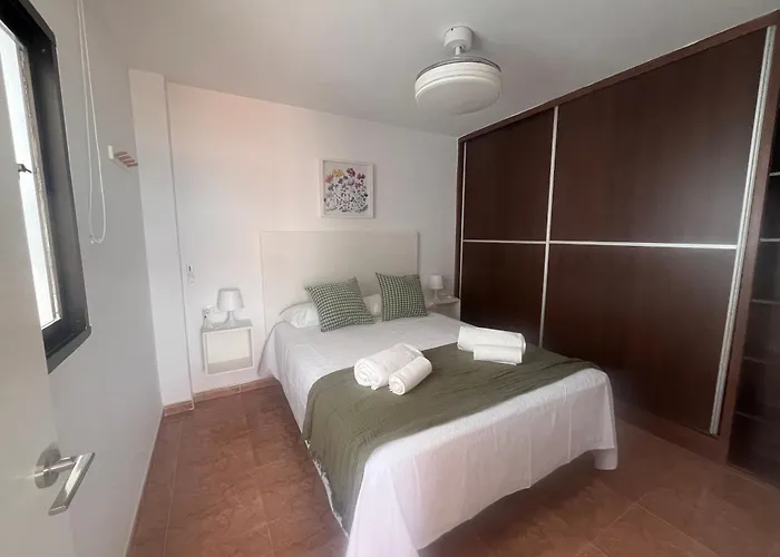 Lidia Planta 2, La Carihuela 1ª Linea Playa, Vistas Mar, Buhardilla 1 Dormitorio, 40 M2, 1-3 Huesped, Terraza, Wifi * Torremolinos