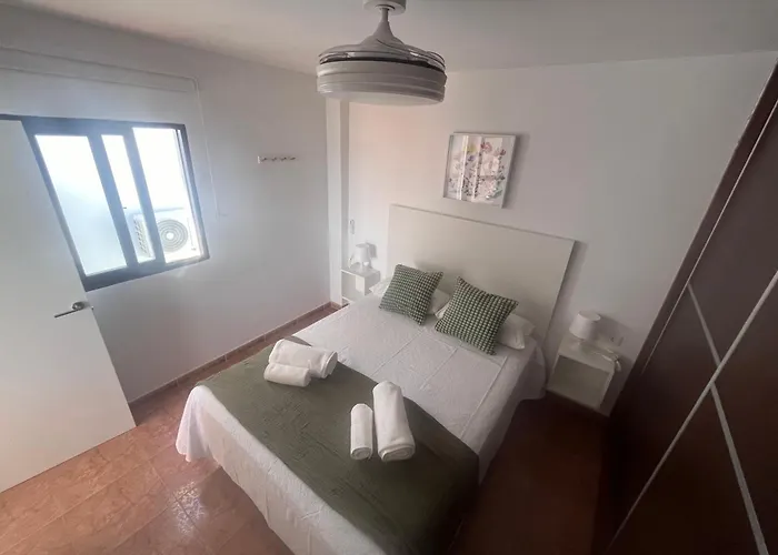 Apartment Lidia Planta 2, La Carihuela 1ª Linea Playa, Vistas Mar, Buhardilla 1 Dormitorio, 40 M2, 1-3 Huesped, Terraza, Wifi *