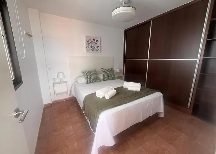 Apartamento Lidia Planta 2, La Carihuela 1ª Linea Playa, Vistas Mar, Buhardilla 1 Dormitorio, 40 M2, 1-3 Huesped, Terraza, Wifi *